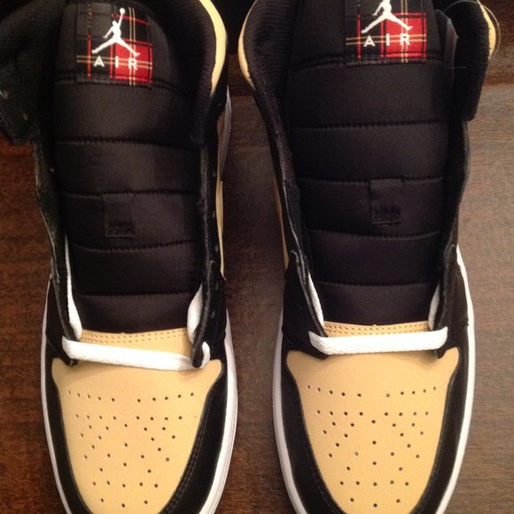 Air Jordan 1 Mid SE Men's Black/Sesame/Red Sneakers - USA Size:11 - New in Box - Picture 9 of 15